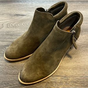 Steve Madden suede boots in Olive green